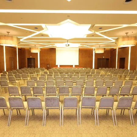 Hilton Garden Otel 5*