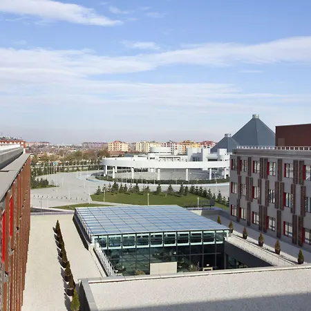 Hilton Garden Otel 5*