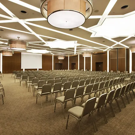 Hilton Garden Otel 5*